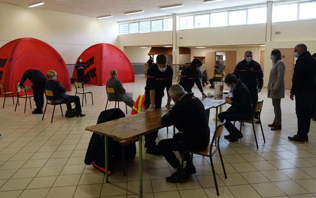 La vaste salle intercommunale se prête bien à ce type d'opération.