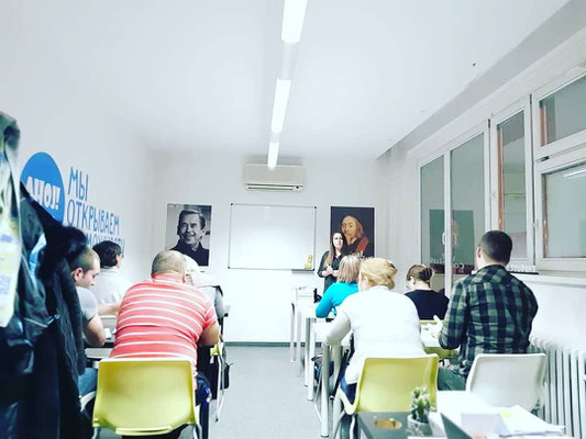 Jazyková škola a Centrum stáží "Ahoj!Student"