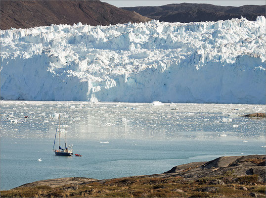 Eqi - Gletscher mit Segelschiff