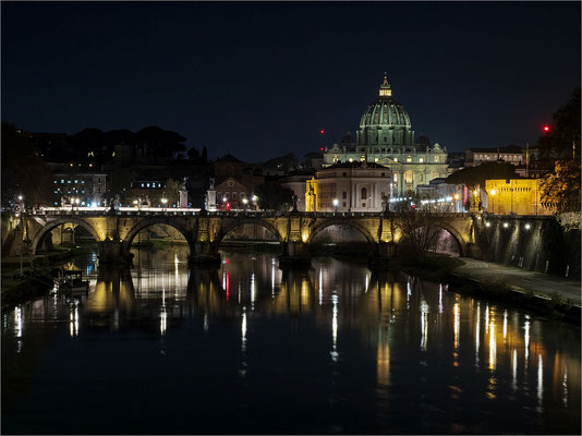 Rom Vatikan Petersdom von Ponte Umberto Nachtaufnahme