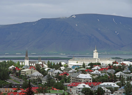  Island Reykjavík - Háteigskirkja und ehem. Seefahrtschule (2015)