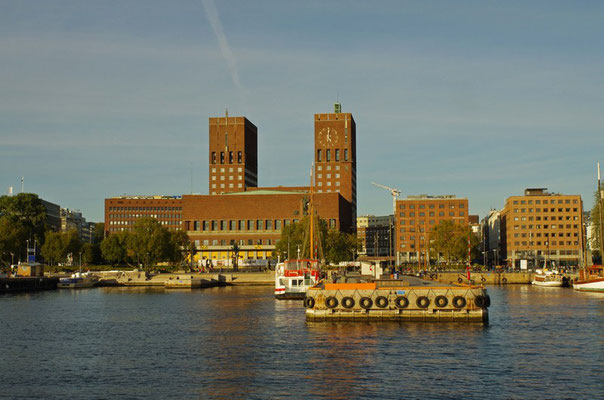 Rathaus vom Boot aus