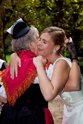 trachtengruppe, beitrag für die Braut, gratulation zur hochzeit, emotionale bilderinnerungen, hochzeitsfotografin negri