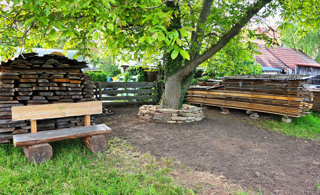 Platz unter dem Nussbaum