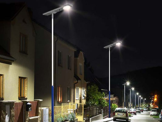 Hybride LED-Solar-Straßenbeleuchtung bei Nacht, 30 bis 100 % Licht, Bewegungssensor-Option, BBM Ledproducts