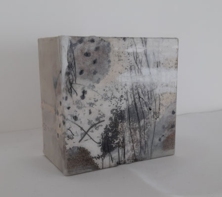 121 Mixed Media Holzkörper 10x10x6 cm 