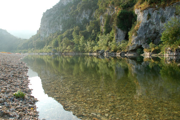 Der Fluss am frühen Morgen