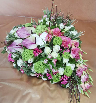 D26 Coeur blanc et camaieu de roses