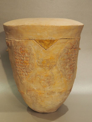 Urne "Isis", Lehmfarbe, Blattgold