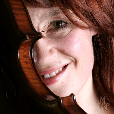 mareikewaidnerdesign, Fotografie, Studiofoto, Portrait, Instrument, Lachen, Smile, Lächeln, Nahaufnahme, Detail, Geige