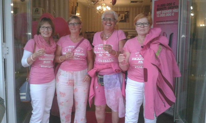 Pinkes Event beim Friseur Burrleque