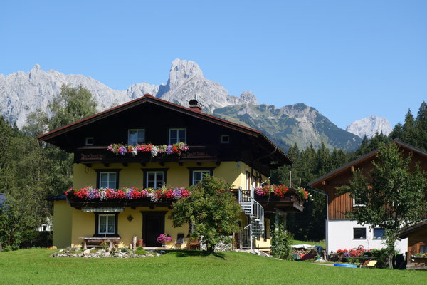 Unser Hof mit der Bischofsmütze, unserem Hausberg