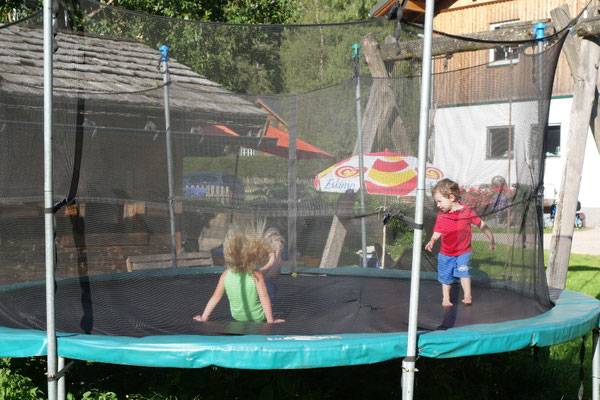 Spass im Trampolin