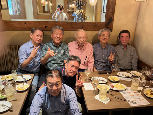 パパミラノ サピアタワー店　右から井上さん、中村、田中さん、竹中さん、小柴さん、真ん中 斉藤さん、前列 荒川さん