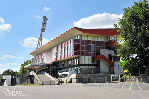 Prenzlauer Berg - Haupttribüne im Jahnstadion, DDR-Architektur (abgerissen)