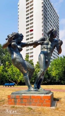 Fennpfuhl - "Junges Paar" von Jürgen Raue - Bronze 1987