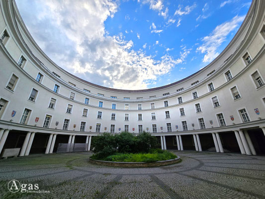 Rathaus Wilmersdorf, Innenhof