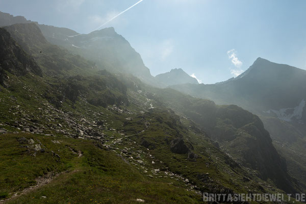 Dort gehts lang...von links nach rechts: Lazinser Rötelspitze (3038m) - Tschigat (2998m) - Sattelspitze (2428m)
