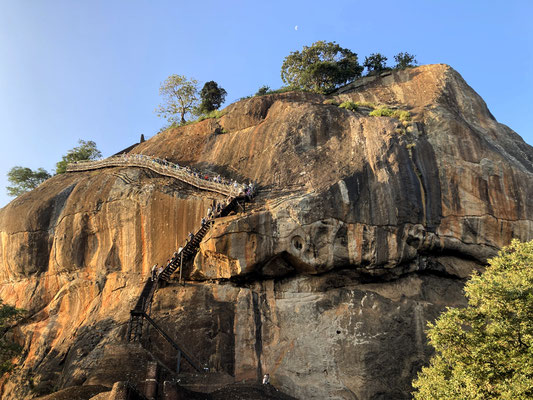 Aufstieg auf den Felsen von Sigiriya