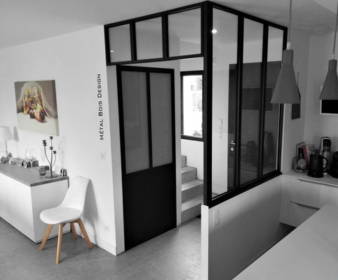 Verrière sur mesure pour matérialiser l'entrée et une porte de placard #métalboisdesign14