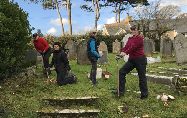 Planting daffodils - late 2022