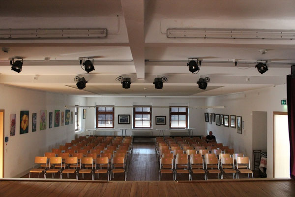 Der Theatersaal (120 Plätze)