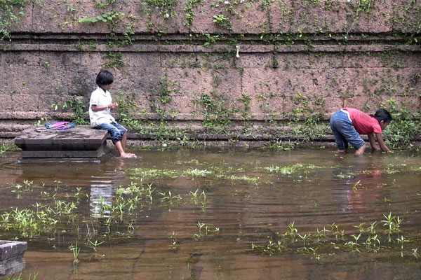 ANGKOR WAT, CAMBODIA - 2004