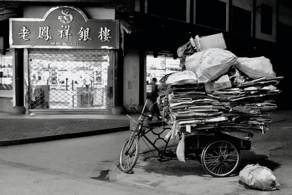 SHANGHAI, CHINA - 2002