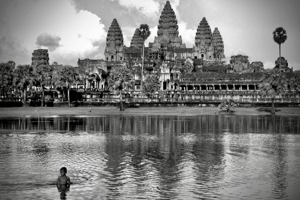 ANGKOR WAT, CAMBODIA - 2004