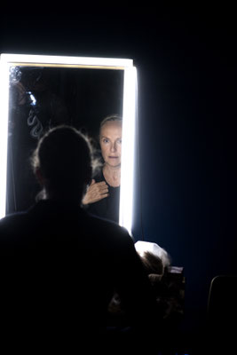 "Niemand wartet auf mich"  Residenztheater Stream