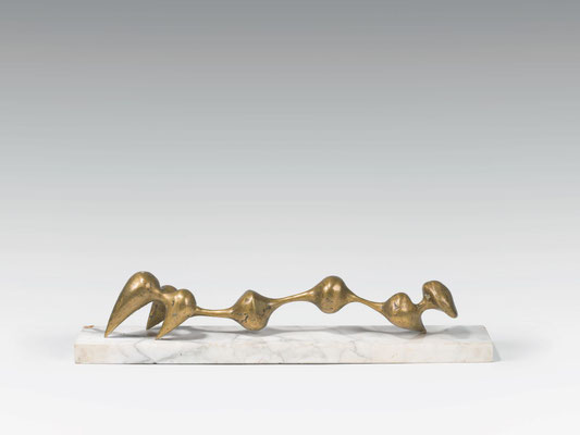 Hermann Walenta, Steinfresser, 1987 signiert Bronze, Unikat Länge 55 cm, Höhe 10 cm, courtesy Kunsthandel Hieke