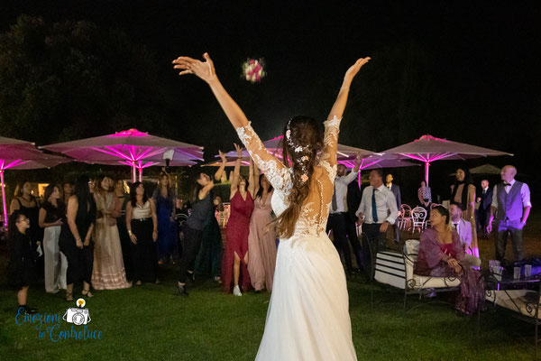 Il lancio del bouquet della sposa - Villa Rosantica