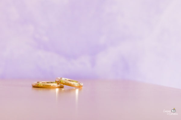 Le fedi nuziali, simbolo dell'amore eterno di Fabrizio e Sara.