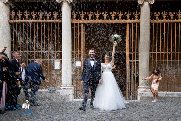 Uscita degli sposi e lancio del riso a San Giorgio in Velabro a Roma