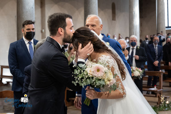 L'arrivo della sposa ed il bacio