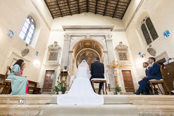 sposi e testimoni durante il matrimonio a Sant'Aurea al borghetto di Ostia Antica