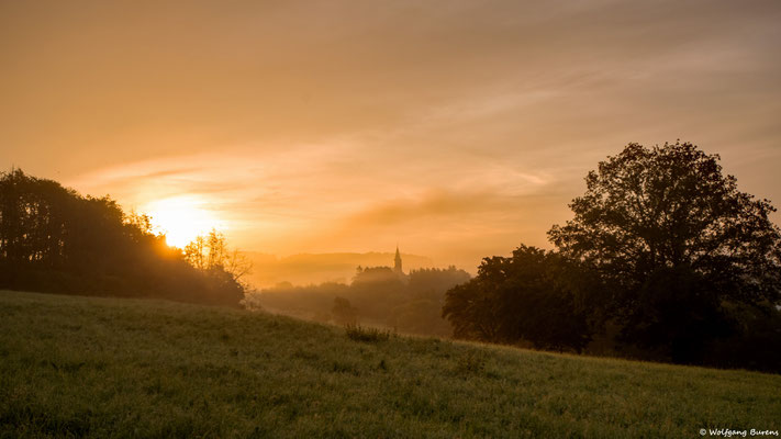 Sonnenaufgang bei Weidenhahn, 03.09.2023