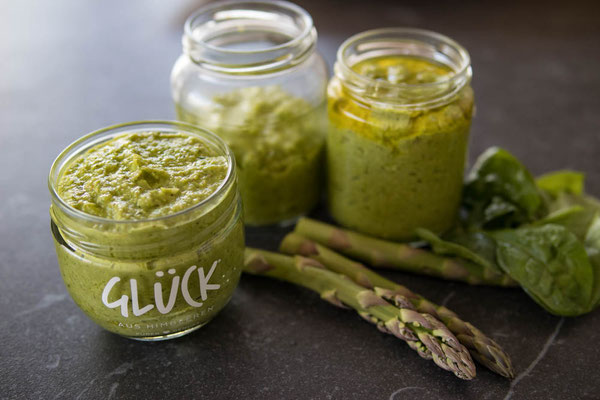 Spargel-Spinat Pesto - das perfekte Pesto im Frühjahr 