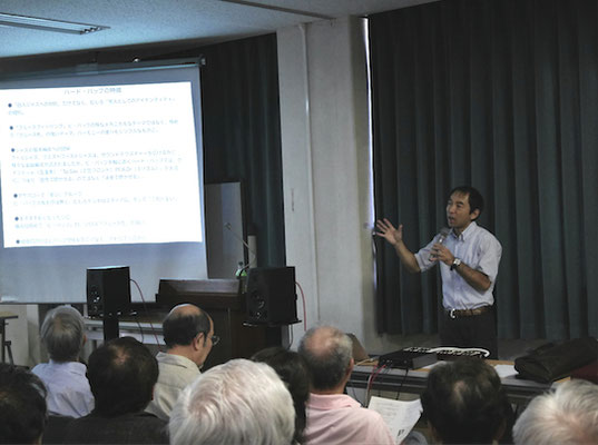 世田谷生涯大学にてジャズの歴史を講義中。