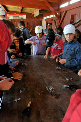 Une classe pédagogique de cotte de maille, Château de Calmont d'Olt