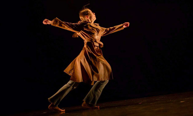 "Coated" - short dance solo - created and performed by Mareike Franz_02