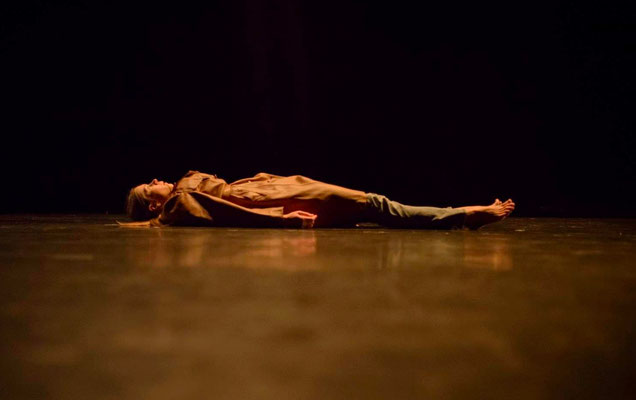 "Coated" - short dance solo - created and performed by Mareike Franz_03