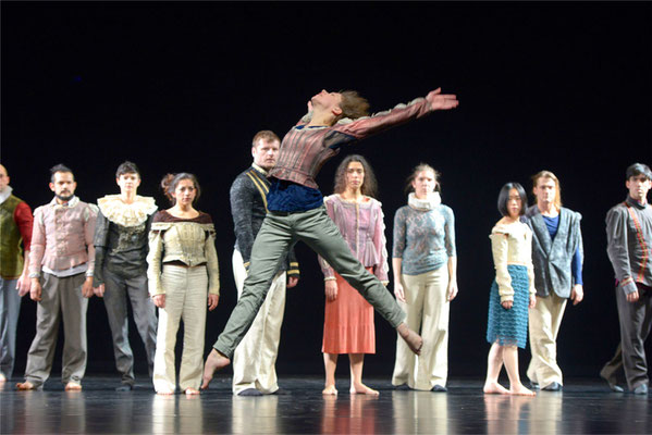 "Nemmokna"- choreography: Susanne Linke - dance: Mareike Franz_01