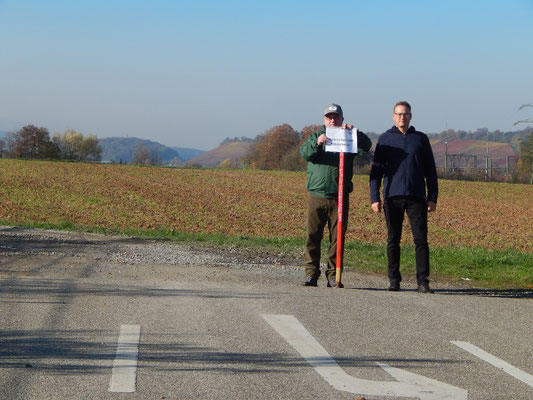 Ab hier soll die Straße weiter durch Felder führen