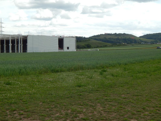 Layher Werk 3 stört Blick Richtung Michaelsberg