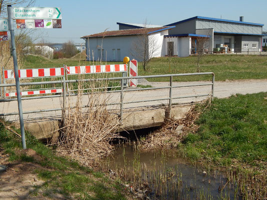 Über das Brückle vorbei am Weingut Ranspacher Hof