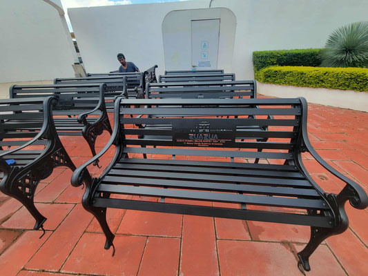 BANCAS EN FUNDICIÓN 1.8 CON ESCUDO MUNICIPAL "HERRERÍA DE LEÓN" MONTERREY, NUEVO LEÓN. MÉXICO (MAESTRO HERRERO EVERARDO DE LEÓN E HIJOS) 