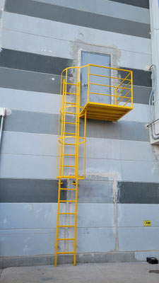 ESCALERAS MARINAS O DE SERVICIO EN APLICACIONES INDUSTRIALES 4 "HERRERÍA DE LEÓN" MONTERREY (MAESTRO HERRERO EVERARDO DE LEÓN E HIJOS) 