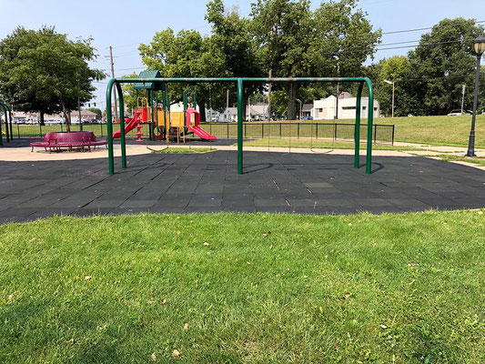 MOBILIARIO URBANO JUEGOS INFANTILES 14 "HERRERÍA DE LEÓN" MONTERREY, N.L. MÉXICO (MAESTRO HERRERO EVERARDO DE LEÓN E HIJOS) 