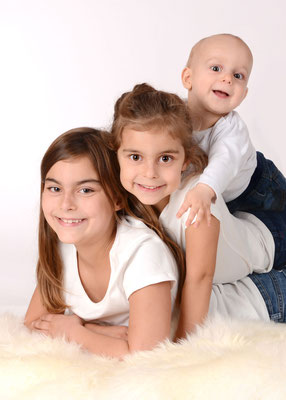 Kinderfoto mit 3 Geschwistern in Teltow